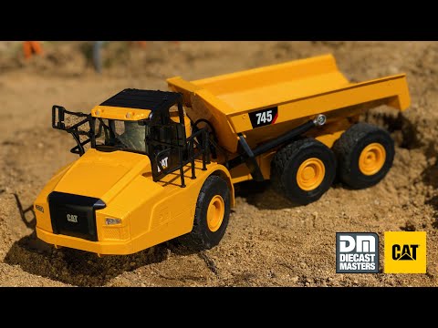 Cat 1:24 scale Remote Controlled Articulated Truck 25004